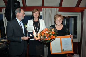 Hans Snel (Continental), burgemeester Blankers en Trees Jansen (Continental)