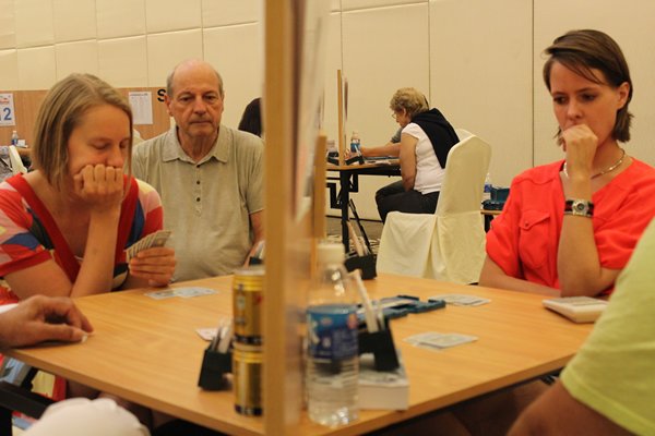 Meike Wortel (links) tegen Marion Michielsen in de gemengde paren (Marc van Beijsterveldt)