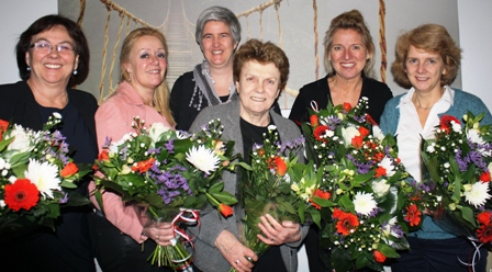 Winnaars vrouwenparen 2015, van links naar rechts Dimphy de Jong, Arna Heijmans, Carla Arnolds, Bep Vriend, Betty Speelman, Martine Verbeek (Janine van Ipenburg)