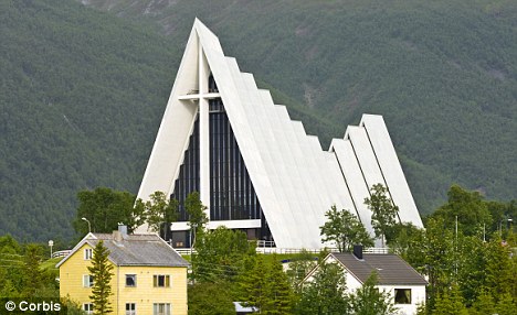 De ‘ijskathedraal’ in Tromsø (Daily Mail)