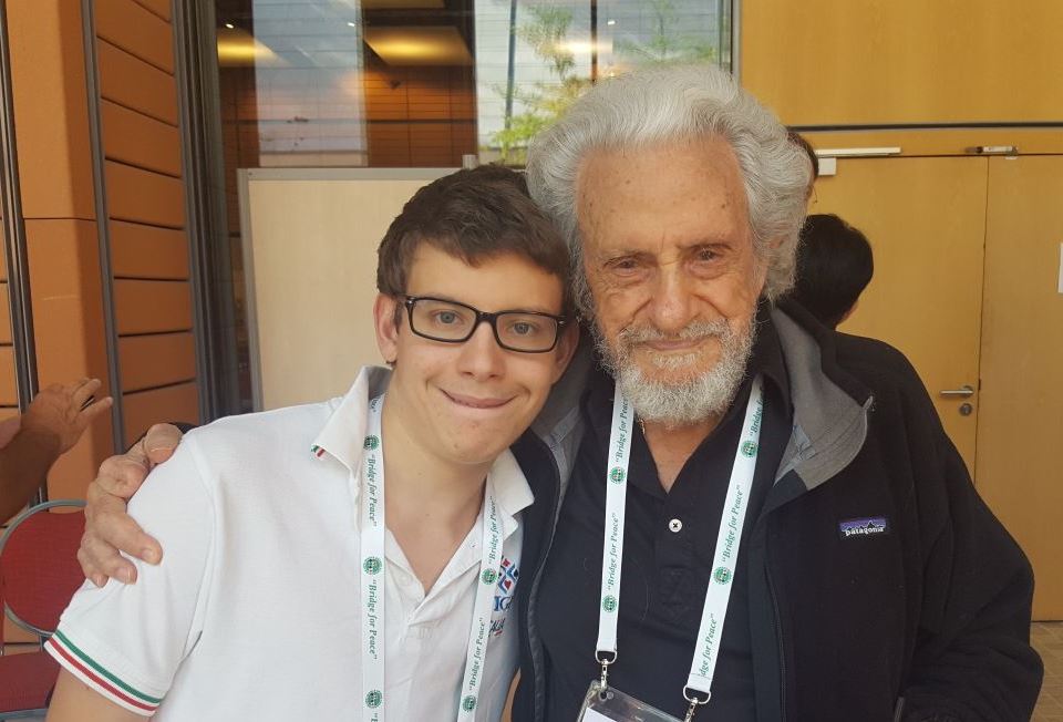 Wat heet ’senior’? Benito Garozzo (89, rechts), lid van het Italiaanse open (!) team, met Giovanni Donati (18) (Jan van Cleeff)