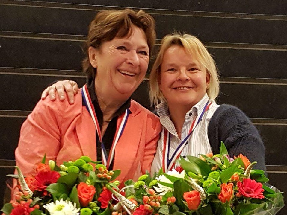 Janine van Ipenburg (links) en Machteld Giesbers (NBB)