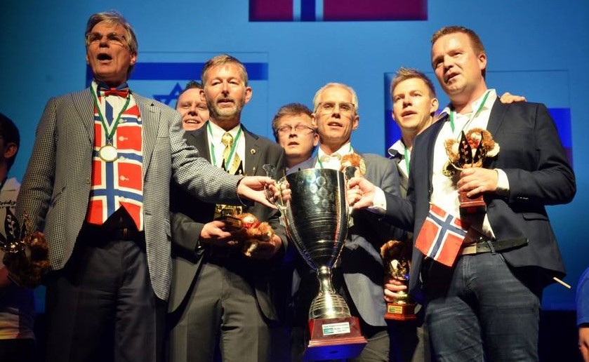 Noorwegen, Europees kampioen open: van links Terje Aa, Boye Brogeland, Nils Kare Kvangraven, Espen Lindqvist, Allan Livgard, Ulf Haakon Tundal, captain Christian Venneroed, coach Sten Bjertnes (Daily Bulletin)