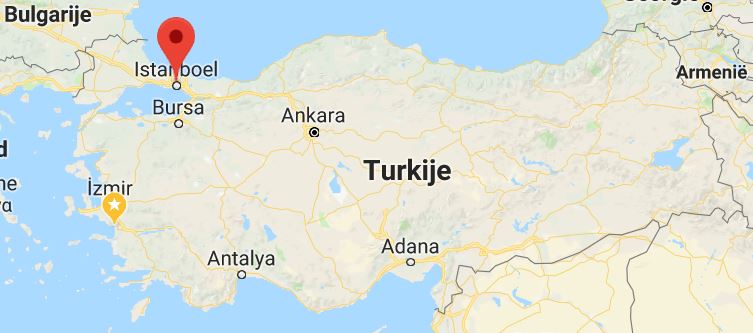 Ligging van Istanboel en Kuşadası (ster) in Turkije (Google Maps)