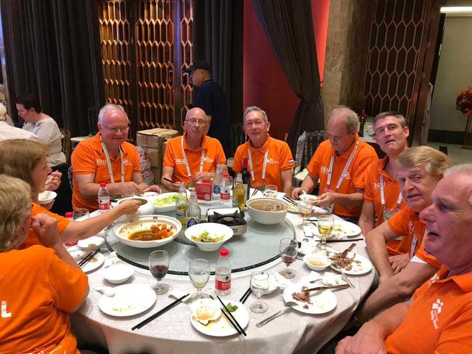 Het Nederlands seniorenteam aan de dis (WBF)