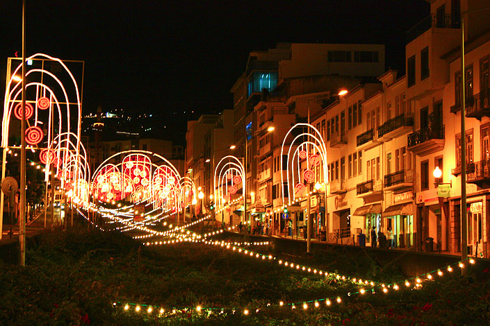 Funchal op Madeira is wereldberoemd om zijn kerstverlichting (Madeira Live via Google)