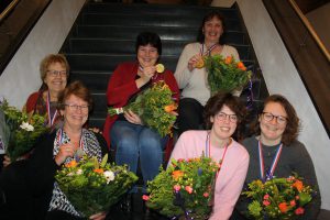 De winnaars: van links Anneke Simons, Jet Pasman, Hetty Tukker, Els Aerts, Doris van Delft, Merel Bruijnsteen (Janine van Ipenburg)